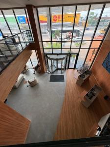 an overhead view of a room with a table and windows at Holiday Inn Express Belem Ananindeua by IHG in Belém +32 photos