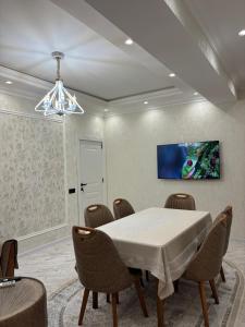 Μια τηλεόραση ή/και κέντρο ψυχαγωγίας στο Smart Dom Apartments Baku