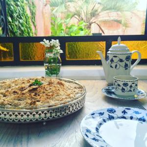 a table with a casserole on a table with a plate of food at Casa Viva Hotel Boutique in Junín