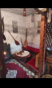 a room with a table and a stove in a room at Mujagin Han in Srebrenica