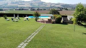 The swimming pool at or close to Il Gallo Del Vicino