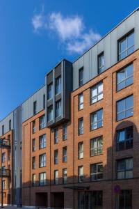 an exterior view of a brick building at Lux Stays - 2BR Leeds City Centre Apartment - Ground Floor with Free Parking in Leeds