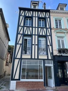 a black and white building with a window at Chez Fil'O in La Bouille