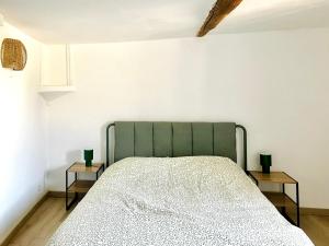 Un pat sau paturi într-o cameră la Villa Balma
