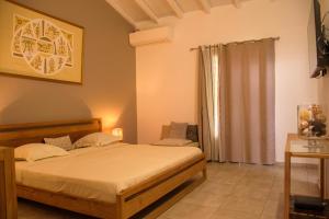 a bedroom with a bed in a room with a window at Eden Sea Villa in Pointe-Noire