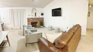 Χώρος καθιστικού στο Casa del Sol Pool, MiniGolf, BBQ-Walk to Festivals