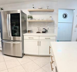 Η κουζίνα ή μικρή κουζίνα στο Casa del Sol Pool, MiniGolf, BBQ-Walk to Festivals