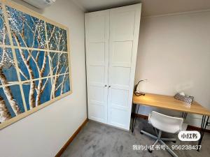 a room with a desk and a painting on the wall at 1B1B Private Studio near Doncaster Westfield in Doncaster +2 photos