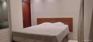 a small bed in a room with a mirror at Pousada horbis in Guarabira