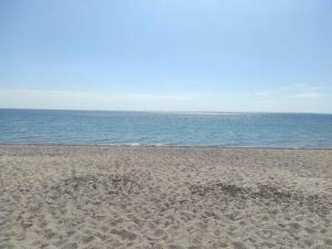 a sandy beach with the ocean in the background at Bright Family Cottage by Kelstrup Beach in Kelstrup Strand