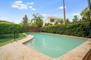 Πισίνα στο ή κοντά στο Tranquil Bellevue Hill Home with Pool