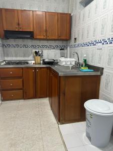 a kitchen with a sink and a toilet in it at Grande y Hermoso apartamento urbano in Montería