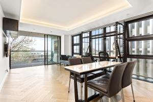 Et tv og/eller underholdning på Beautiful 2-Bed Unit In Incredible Location