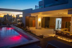 Bazén v ubytování Burungos Place at Britney Tower IV C-5 nebo v jeho okolí