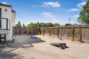 Billede fra billedgalleriet på Hot Tub Fire Pit Pet Friendly Walk to Bell St i Los Alamos