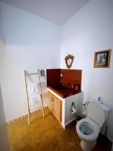 a bathroom with a toilet and a sink at Ifni Sunset in Sidi Ifni