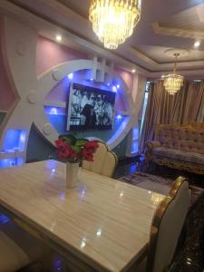 Μια τηλεόραση ή/και κέντρο ψυχαγωγίας στο Dynamic Guest House Buea