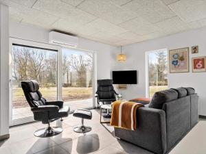 TV a/nebo společenská místnost v ubytování 4 star holiday home in Ringkøbing