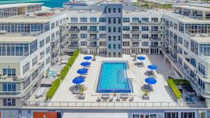 La alberca dentro o cerca de Unforgettable Where Excellence & Convenience Meet