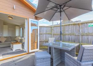 Ruang duduk di Larkrise Farm Lodges +10 gambar
