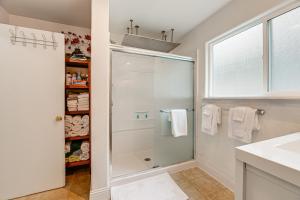 O baie la Fish and Hike Quiet Smith River Cabin Near Ocean! +20 fotografii