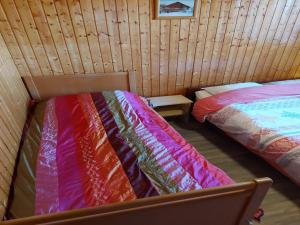 Postel nebo postele na pokoji v ubytování Nice Chalet with sauna in Vosges