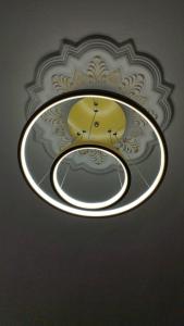 ヤウンデにあるStudio Douillet à Etoudiの円鏡 +5枚の写真