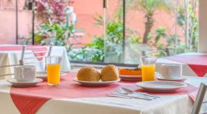 Φαγητό σε αυτό το ξενοδοχείο ή κάπου εκεί κοντά +31 φωτογραφίες