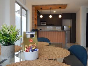 Η κουζίνα ή μικρή κουζίνα στο Casa moderna en Urb privada Seguridad 24h manta jaramijo