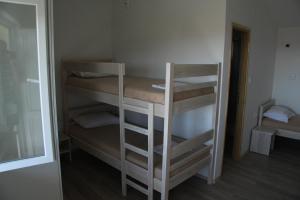Postel nebo postele na pokoji v ubytování Novalja Inn 2