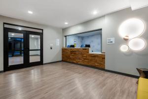 Ο χώρος του λόμπι ή της ρεσεψιόν στο ECHO Suites Extended Stay by Wyndham Springfield Airport PLZ