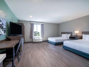Ένα ή περισσότερα κρεβάτια σε δωμάτιο στο ECHO Suites Extended Stay by Wyndham Springfield Airport PLZ +26 φωτογραφίες