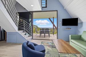 Μια τηλεόραση ή/και κέντρο ψυχαγωγίας στο Junglo Resort and Spa