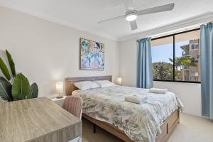 Giường trong phòng chung tại Burgess @ Kings Beach Apartments +28 ảnh
