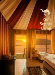 Un dormitorio con una tienda de campaña con una cama y un cartel de camello. en RUM SOPHIA lUXURY CAMP, en Wadi Rum