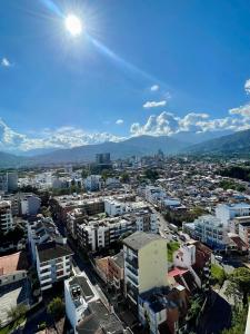 a view of a city with mountains in the background at Hermoso Apartamento Nuevo con Excelente Vista in Ibagué