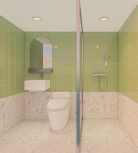 un baño con inodoro y ducha en 스테이 마루 종로 Stay Maru Jongno, en Seúl
