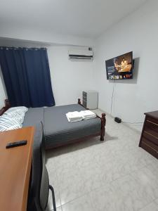 a bedroom with a bed and a tv in it at Mini apartamento 2 habitaciones in Ciudad Guayana