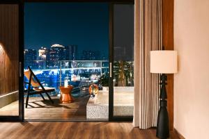 a room with a window with a view of a city at 大有观于All about Yu Hotel in Chongqing