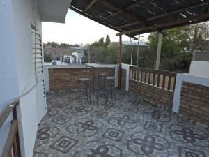 a patio with a table and chairs on a balcony at Aguaribay 1 in Chilecito