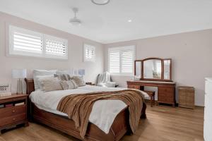 Ένα ή περισσότερα κρεβάτια σε δωμάτιο στο Beautiful Family House with Pool and BBQ