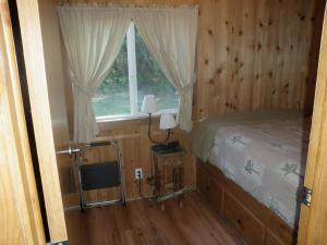 Seaside Camping Resort One-Bedroom Cabin 5