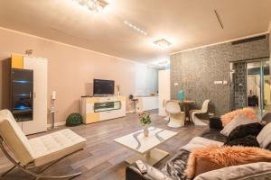 a living room with a couch and a table at PlatinumTowers! PRIVAT JACCUZI! PANORAMIC CITY VIEW from 14 Floor! LOGGIA! PARKING! 66m2! 2 ROOMS in Warsaw