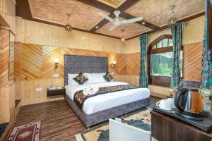 a bedroom with a bed and a ceiling fan at Kulube cottages and restaurant in Kijapāra