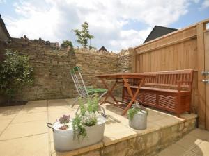 En terrasse eller udendørsområde på 3 Bed in Swanage DC042