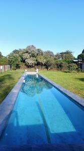 Πισίνα στο ή κοντά στο The Jbaynian Guesthouse