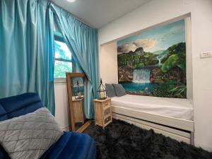 Giường trong phòng chung tại בין הרים וטבע- מקום להרגיש שייכים בו