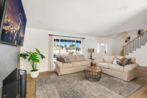 a living room with two couches and a fireplace at Lux MV Home Live Like A Local Backyard Oasis in Mission Viejo