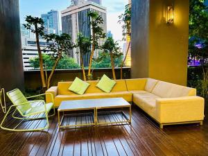 Ruang duduk di Star residence by S&R