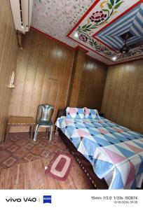 Una cama o camas en una habitación de Maa Yaatri Niwas 2 fotos más